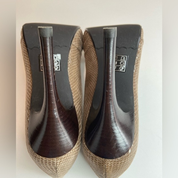 Moda Spana~Like New~Shimmery Taupe Faux Snakeskin Peep Toe Stilettos~Size 6 - Picture 11 of 14